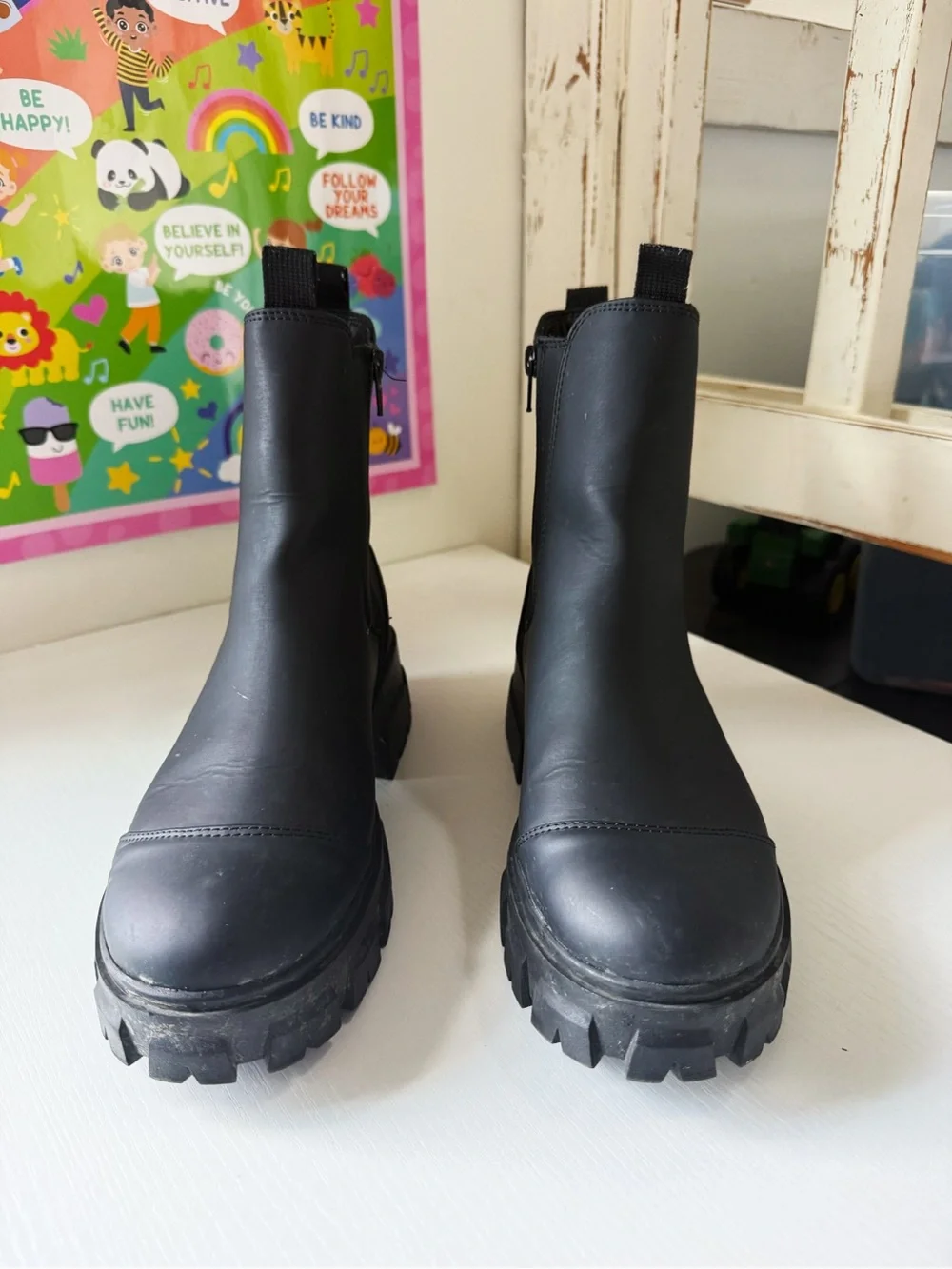 A New Day | Devan Winter Boots Black Chelsea Lug Sole Trendy It Girl Women’s 9.5